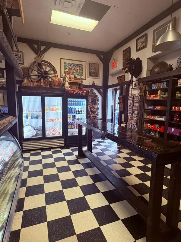 918 Dundas ST E, Mississauga, ON L4Y 4H9