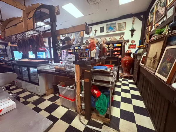 918 Dundas ST E, Mississauga, ON L4Y 4H9