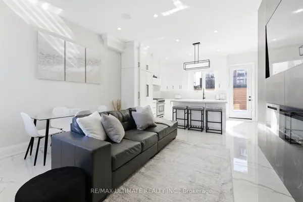 31 Flindon RD N, Toronto W05, ON M9M 1J1