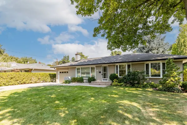 383 Maplehurst AVE, Oakville, ON L6L 4Y3