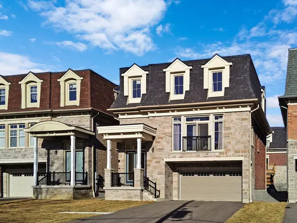 2093 Primate RD, Mississauga, ON L4Y 0H2