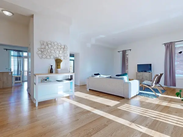 2093 Primate RD, Mississauga, ON L4Y 0H2