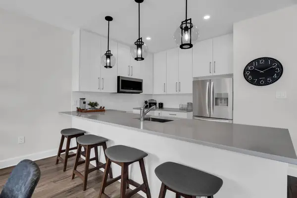 175 DOAN DR #203, Middlesex Centre, ON N0L 2R0