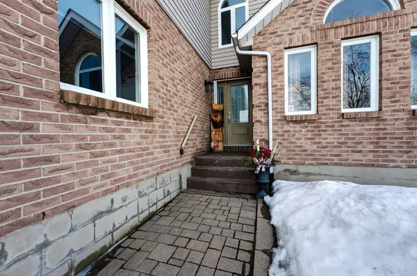 26 Miller PL, Loyalist, ON K7N 1X6