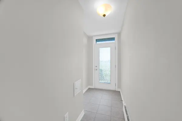 517 Ozawa Private, Manor Park - Cardinal Glen And Area, ON K1K 4Z8