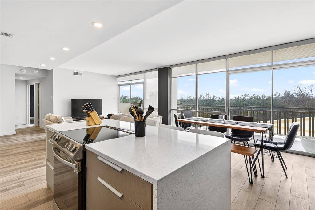 6211 Northwest Highway #400, Dallas, TX 75225