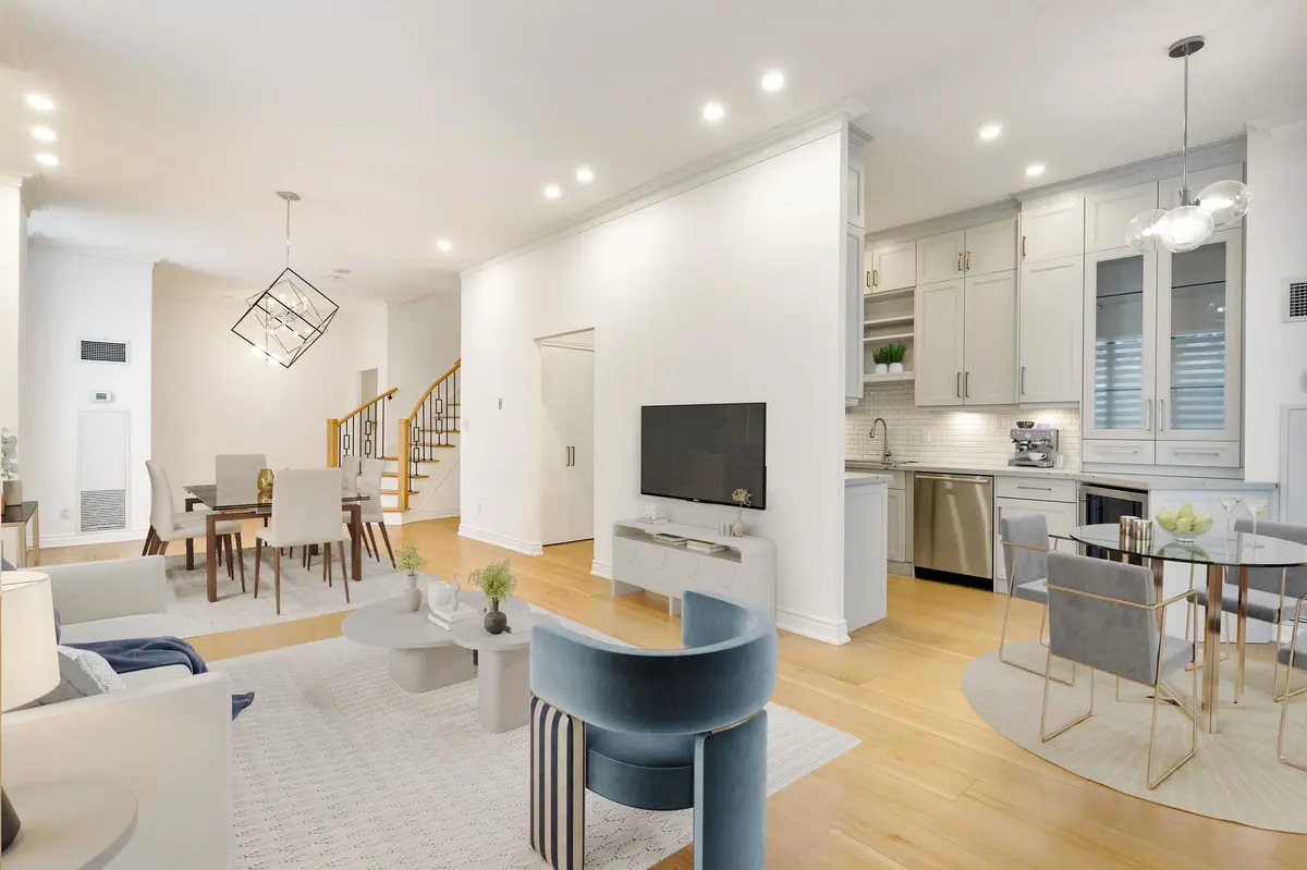 2 Aberfoyle CRES #105, Toronto W08, ON M8X 2Z8