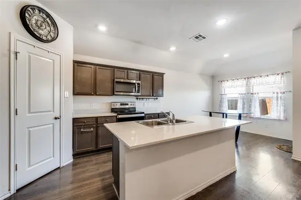 841 Glover Drive, Aubrey, TX 76227