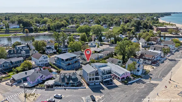 78 Esplanade PL, South Haven City, MI 49090