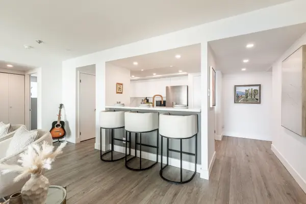 77 Harbour SQ #2212, Toronto C01, ON M5J 2S2