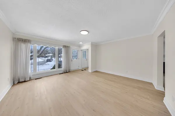 28 Furlong CT #Main, Toronto E09, ON M1J 1Y8