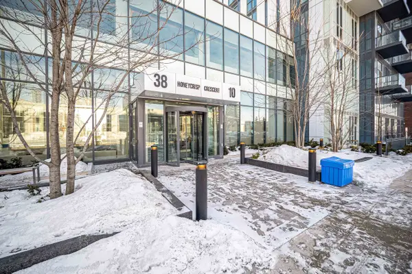 10 Honeycrisp CRES #622, Vaughan, ON L4K 0M7