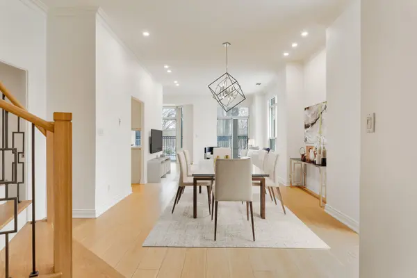 2 Aberfoyle CRES #105, Toronto W08, ON M8X 2Z8