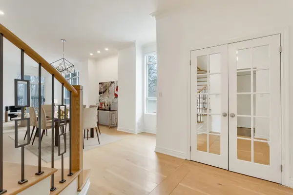 2 Aberfoyle CRES #105, Toronto W08, ON M8X 2Z8