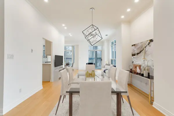 2 Aberfoyle CRES #105, Toronto W08, ON M8X 2Z8