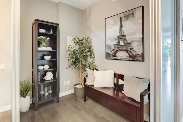 90 Park Lawn RD #2316, Toronto W06, ON M8Y 0B6