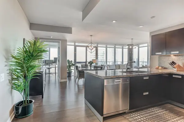 90 Park Lawn RD #2316, Toronto W06, ON M8Y 0B6