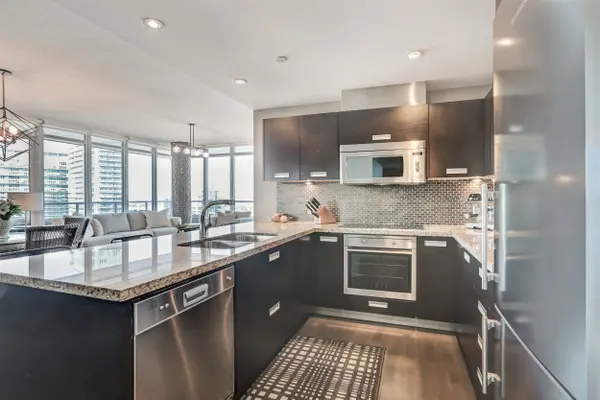 90 Park Lawn RD #2316, Toronto W06, ON M8Y 0B6