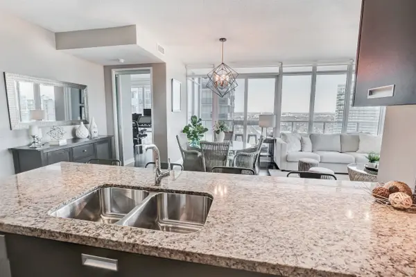 90 Park Lawn RD #2316, Toronto W06, ON M8Y 0B6