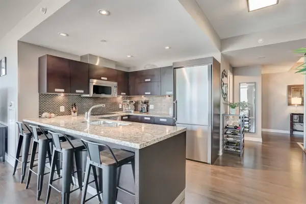 90 Park Lawn RD #2316, Toronto W06, ON M8Y 0B6