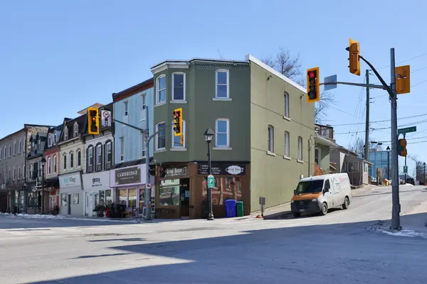 2 Queen ST E, Cambridge, ON N3C 2A6