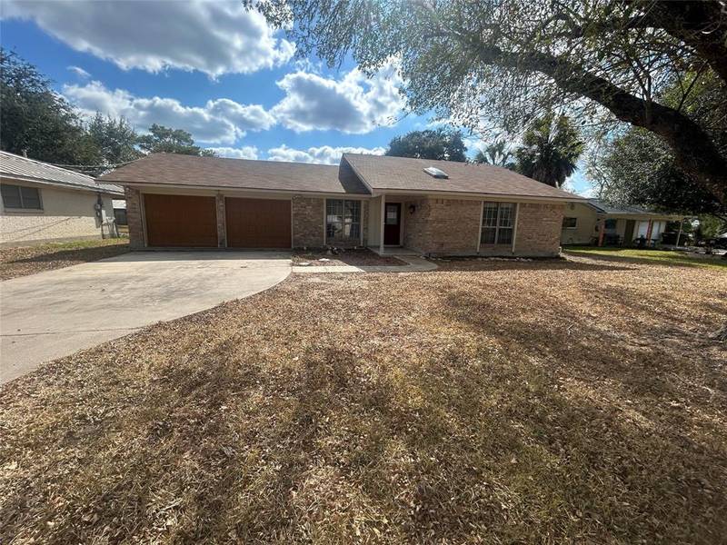 607 W Johnson Street, Cuero, TX 77954