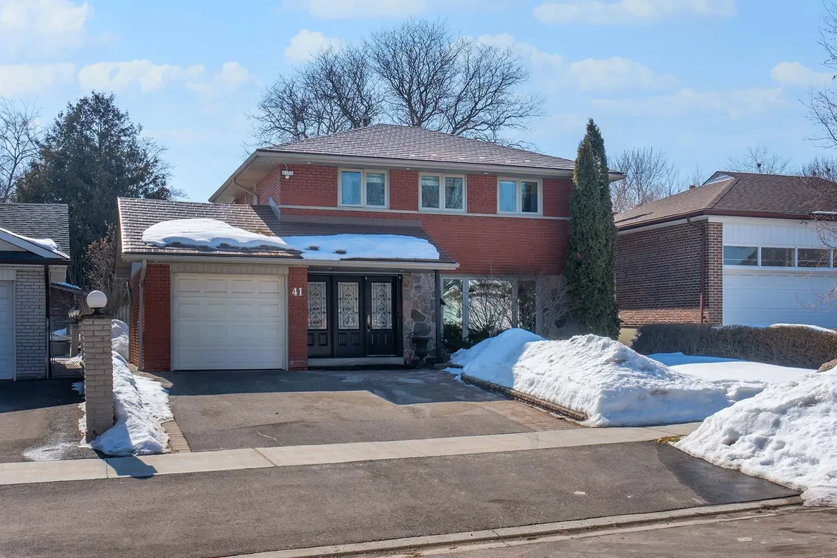 41 Hamptonbrook DR, Toronto W09, ON M9P 1A2
