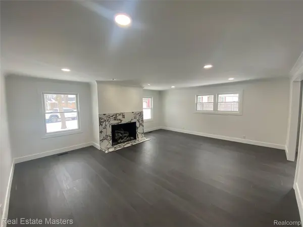 2915 Linda CT, Port Huron, MI 48060