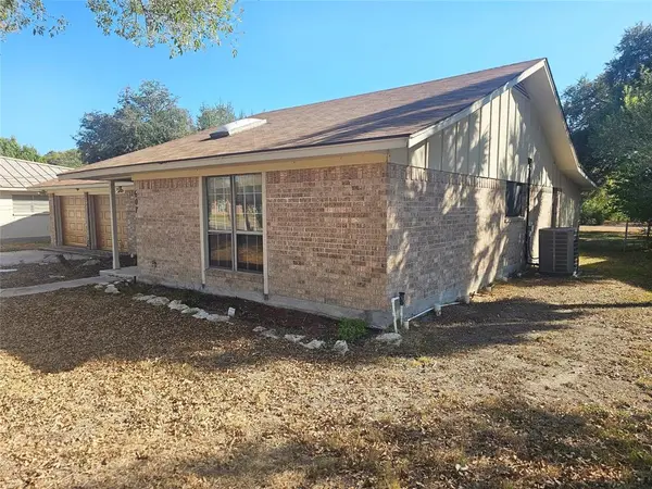 607 W Johnson Street, Cuero, TX 77954