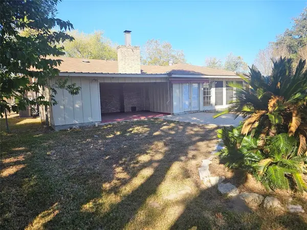 607 W Johnson Street, Cuero, TX 77954