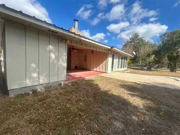 607 W Johnson Street, Cuero, TX 77954