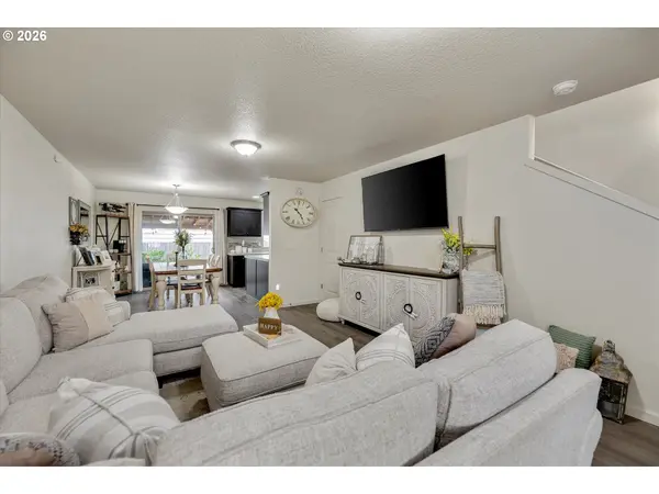 Molalla, OR 97038,735 GARDEN CT