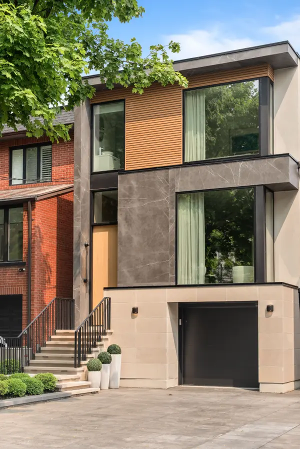 126 Sherwood AVE, Toronto C10, ON M4P 2A7