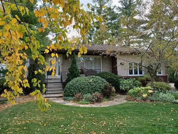 121 Twyn Rivers DR, Pickering, ON L1V 6L1