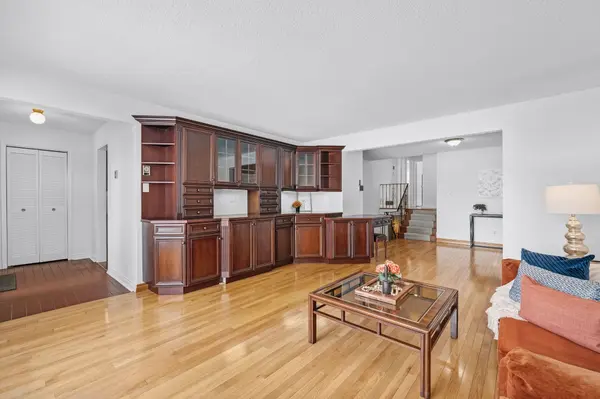 121 Twyn Rivers DR, Pickering, ON L1V 6L1