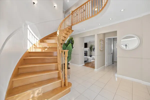 598 Maitland DR, Pickering, ON L1W 3T6