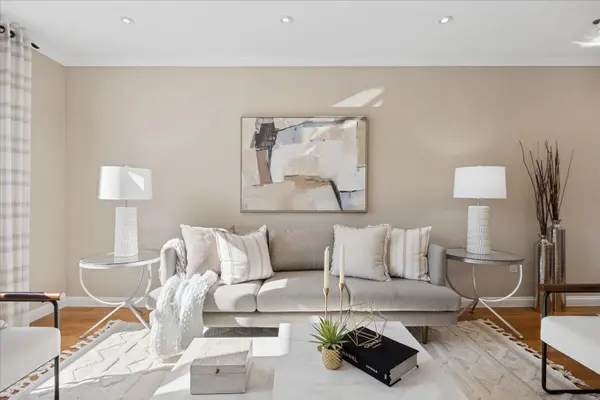 598 Maitland DR, Pickering, ON L1W 3T6