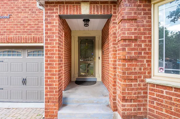 914 Sproule CRES, Oshawa, ON L1K 2C8