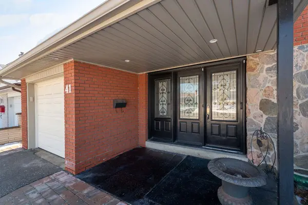 41 Hamptonbrook DR, Toronto W09, ON M9P 1A2