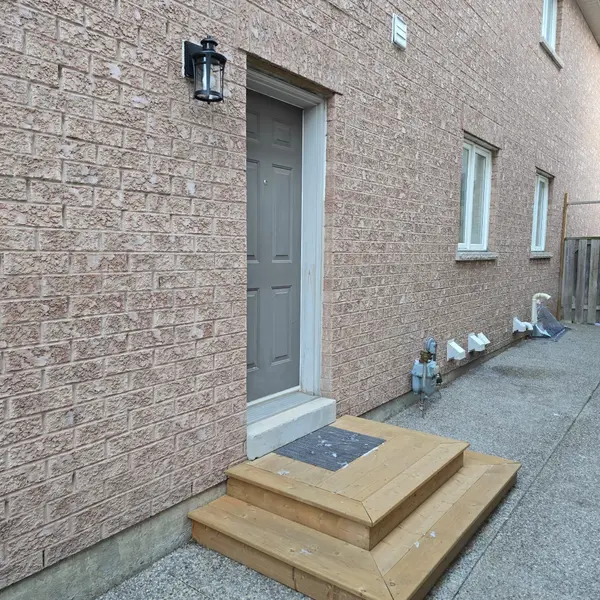 1136 Hickory Hollow GLN #Lower, Mississauga, ON L5W 1Z8