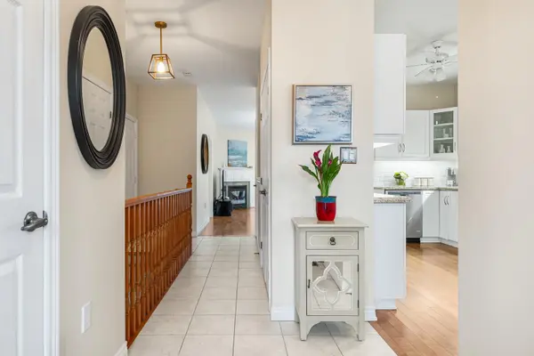 25 Stickland LN, Hamilton, ON L0R 1C0