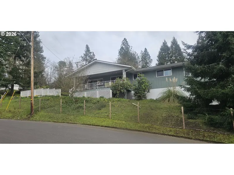 1123 SE HAWTHORNE DR, Roseburg, OR 97470