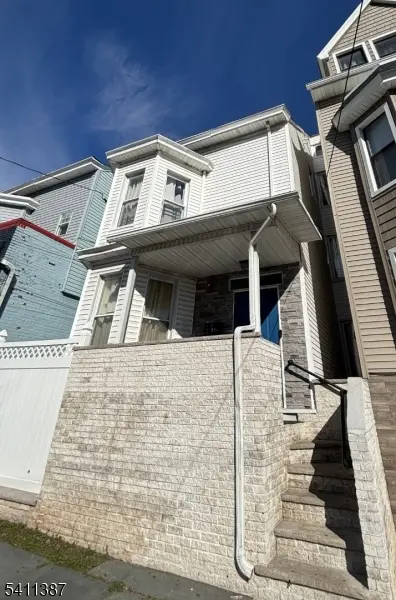 23 Oak St, Paterson City, NJ 07501