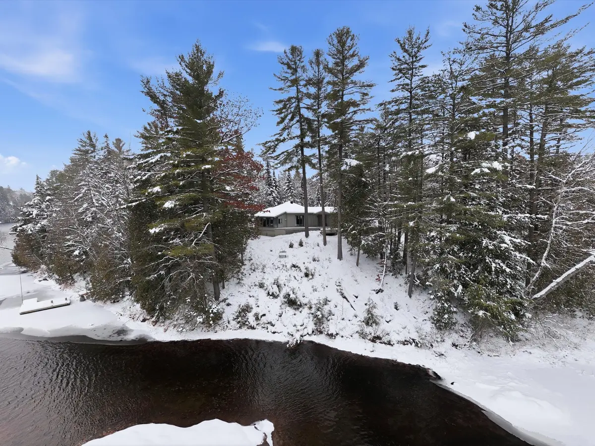 1077 Fairy Falls RD, Lake Of Bays, ON P0B 1A0