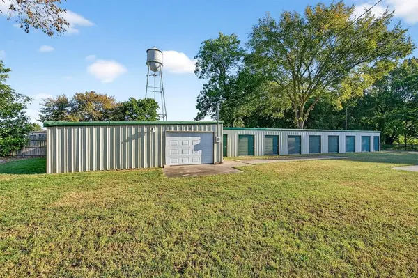 104 S Commercial Street, Bells, TX 75414