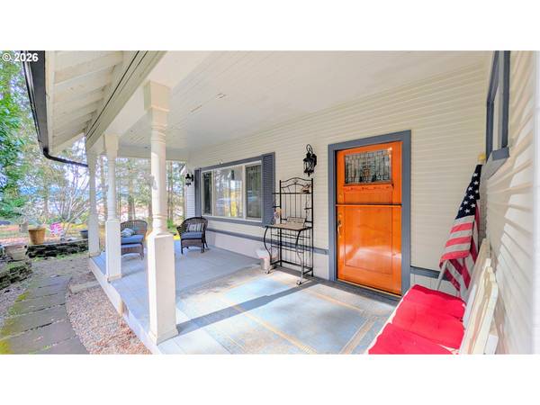 2110 E MAIN ST, Cottage Grove, OR 97424