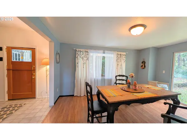 2110 E MAIN ST, Cottage Grove, OR 97424