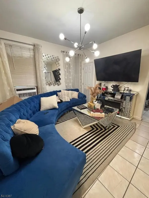 23 Oak St, Paterson City, NJ 07501