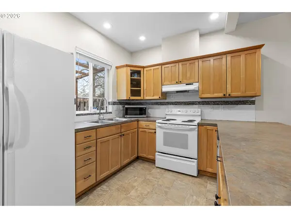 Portland, OR 97266,8528 SE WOODSTOCK BLVD