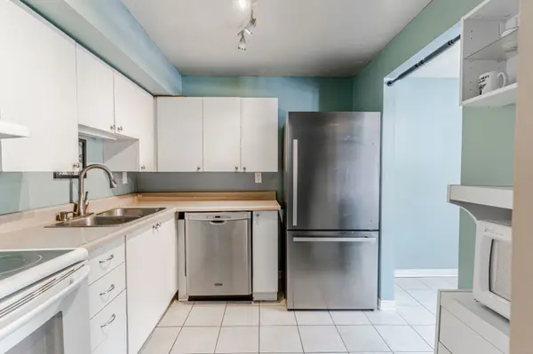 22 Meadow LN #8, Barrie, ON L4N 7K2